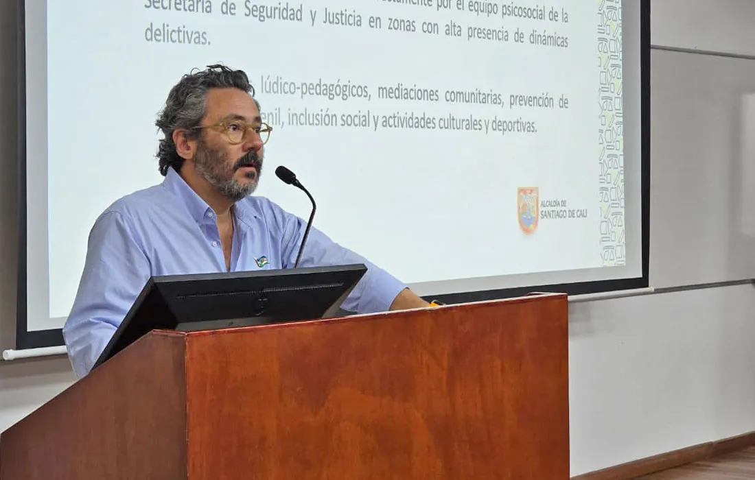 Jairo García, secretario de Seguridad y Justicia de Santiago de Cali en conferencia en la Javeriana Cali