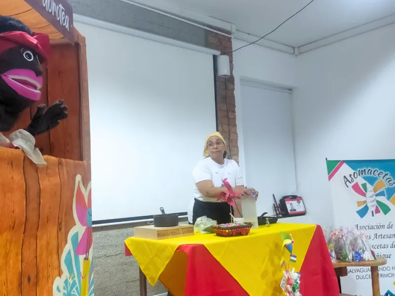 ¡100 años de tradición caleña que los javerianos ayudan a preservar en las macetas de alfeñique! ¡100 años de tradición caleña que los javerianos ayudan a preservar en las macetas de alfeñique!